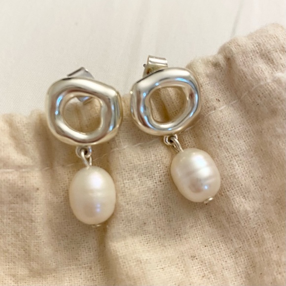J. Crew earrings, lovely pearls! - Picture 2 of 5
